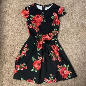 Short Sleeve Pretty Black and Red Rose Dress.
